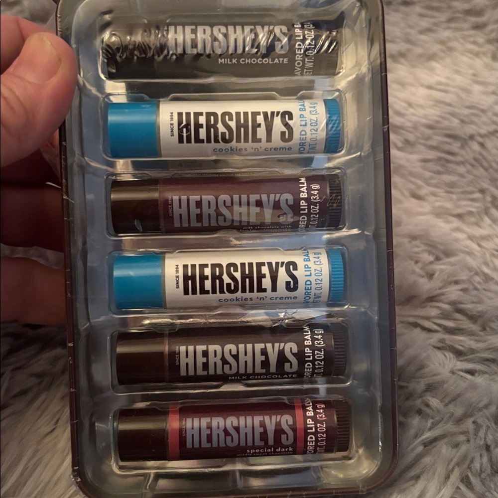 Hershey's Lip Balm with Gift Tin set of 6 Hersheys, Cookies & Cream,Special Dark - Picture 7 of 7